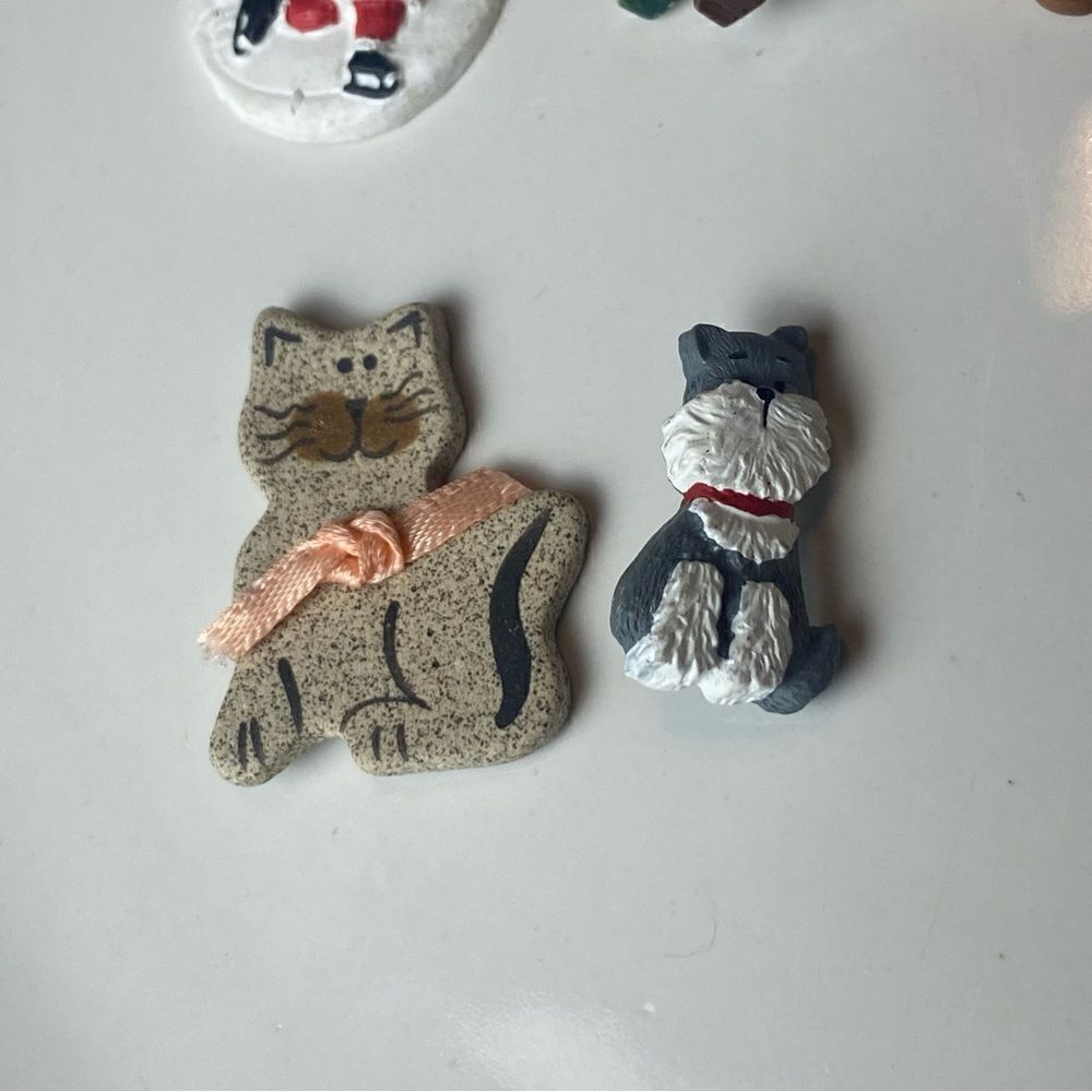 Vintage Novelty Holiday/Animal Themed Buttons - Picture 3 of 10